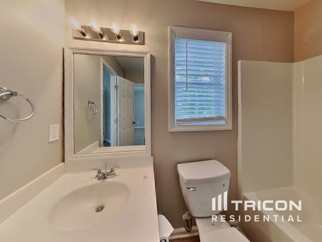 Building Photo - 547 Hay River St