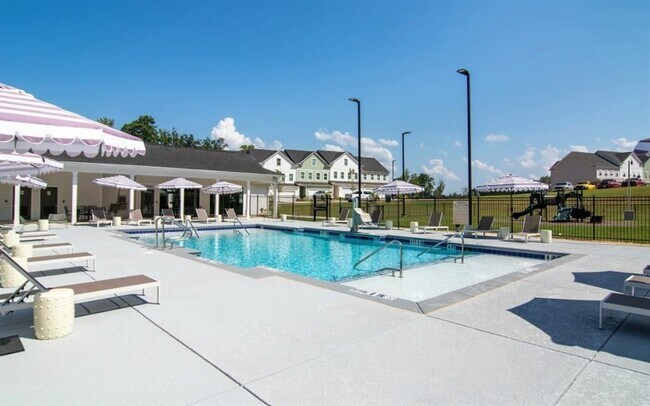 Building Photo - 5055 Southwood Rd