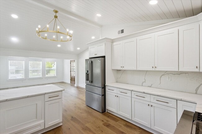 Building Photo - Newly Renovated Coastal Cottage for Lease!