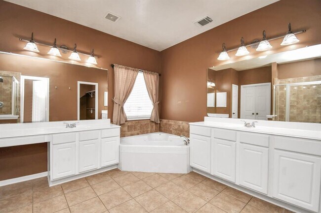 Building Photo - 2523 Sunstone Ln