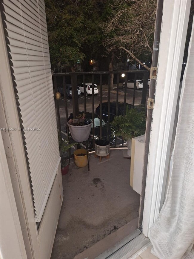 Building Photo - 2701 Riverside Dr