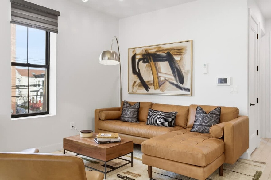 Building Photo - 81 Crescent Ave