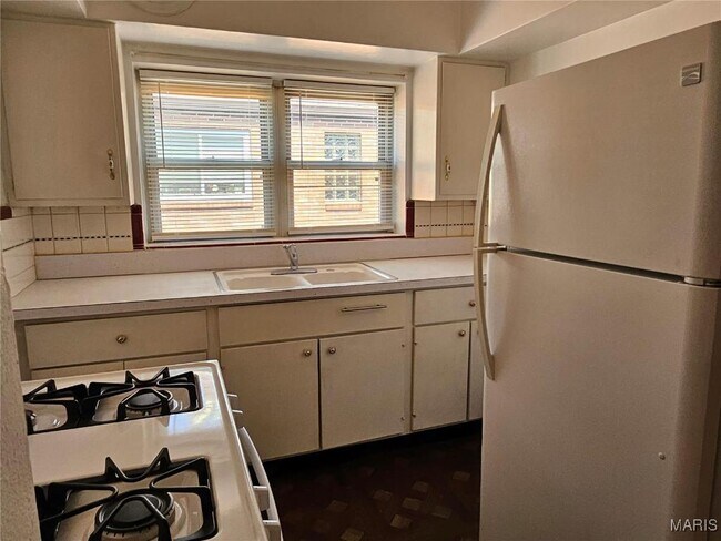 Building Photo - 5315 Jamieson Ave