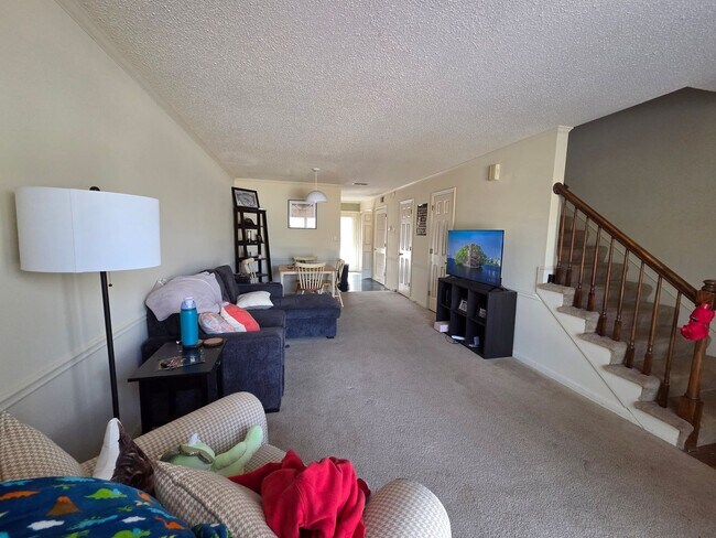 Building Photo - 2 Bed 2.5 Bath Condo