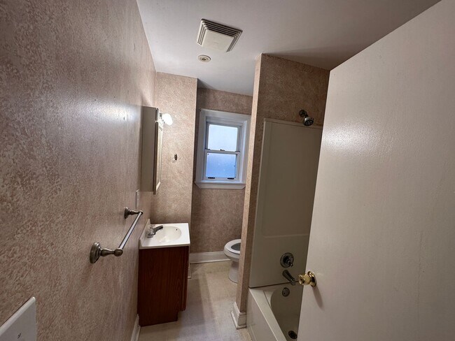 Building Photo - 3805 Brightway St