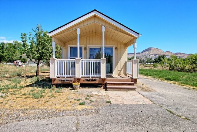 Primary Photo - Tiny 2 bedroom Home with Mountain Views!