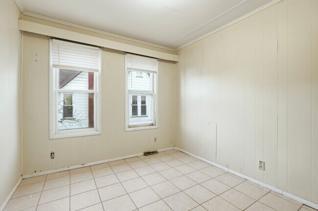 Building Photo - 1610 Court St