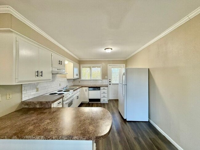 Building Photo - Almost Ready! Studio Apartment in East Tyler! 1/2 Off First Full Months Rent!