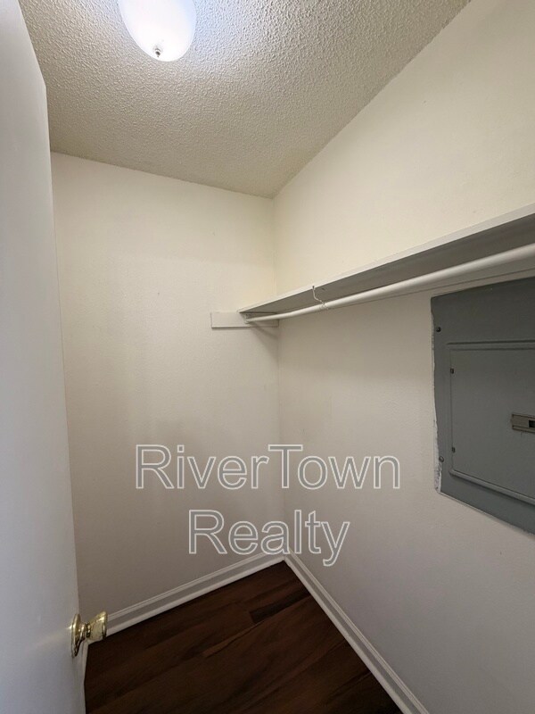 Building Photo - 3494 Sealy Ave