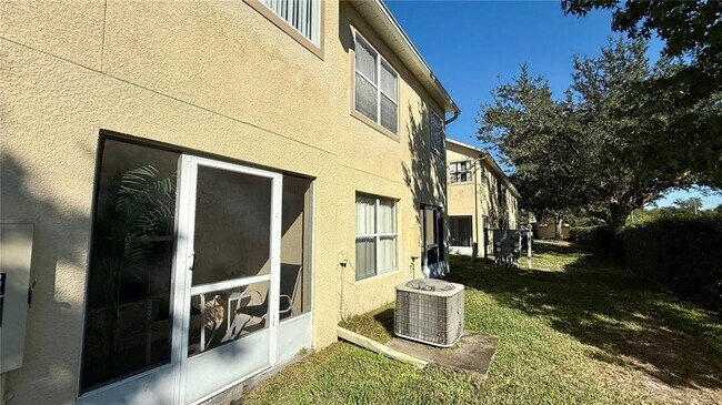 Building Photo - 2710 Club Cortile Cir