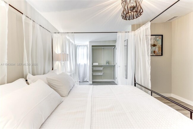 Building Photo - 427 S 24th Ave