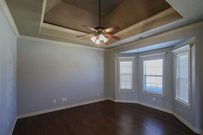 Building Photo - Gorgeous 4-Bedroom Home Ready to move in ASAP.