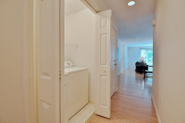 Building Photo - 19 Ptarmigan Dr