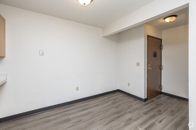 2BR, 1BA - 600SF - Dining Room - Broadway Apartments