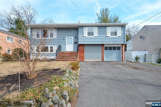 Building Photo - 43 Spruce Ave