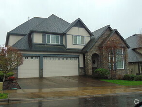 Building Photo - 5 Bedroom 3 full bath - 3 car garage - Mai...