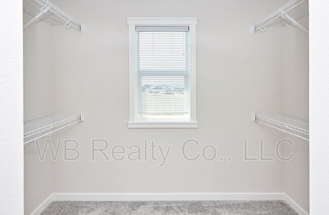 Building Photo - 1214 NW Yorktown Dr