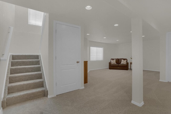 Lower Level Living Area - 5512 Sonnet Hts