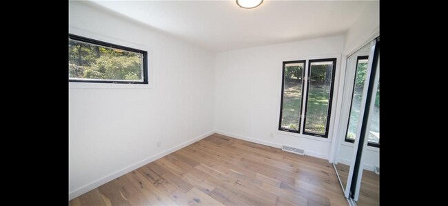 Building Photo - 414 Shorecrest Dr