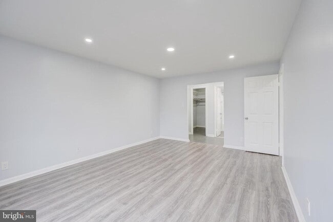 Building Photo - 3800 Powell Ln