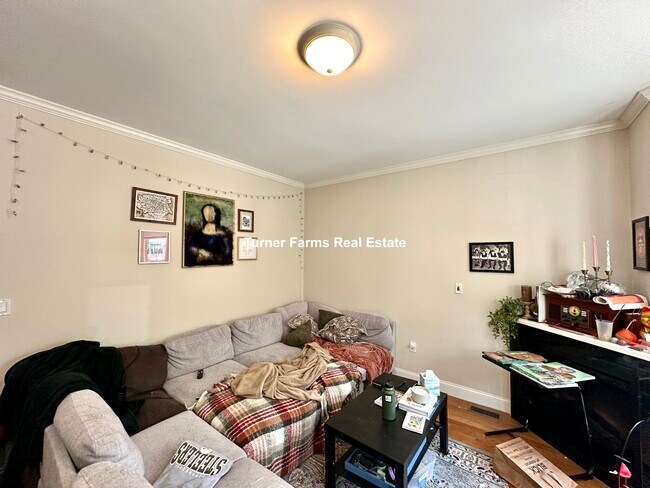Building Photo - 16 Marney St