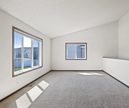 Building Photo - 3 Bed 3 Bath Twin Home