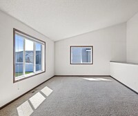 Building Photo - 3 Bed 3 Bath Twin Home