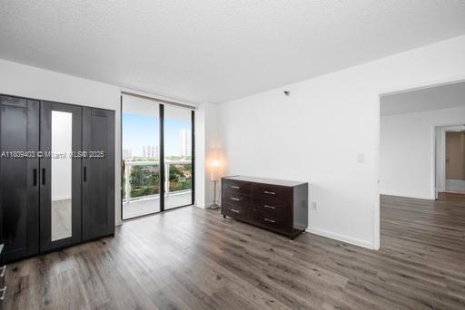 Building Photo - 20505 E Country Club Dr