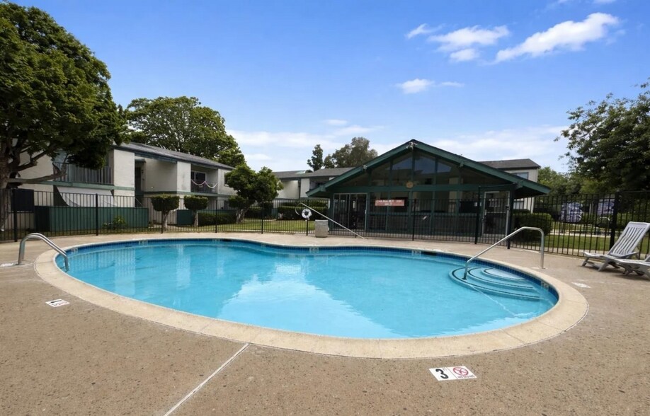 Building Photo - 1811 E Grand Ave