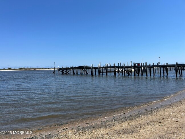 Building Photo - 203 Shore Dr