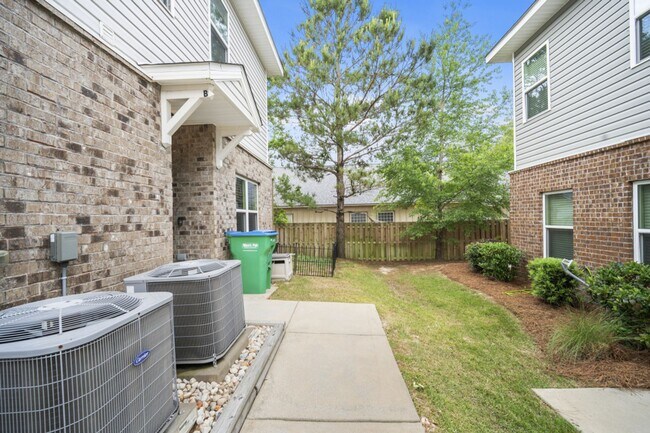 Building Photo - You’ll Fall in Love with This Upgraded Tow...