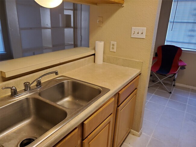 Building Photo - 6701 Sands Point Dr