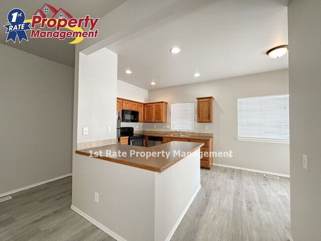 Building Photo - 898 N Bluffwood Ln