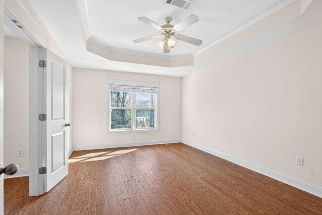 Building Photo - 655 Mead St SE