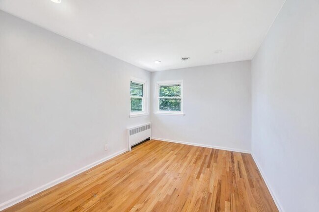 Building Photo - 51 Bellwood Dr