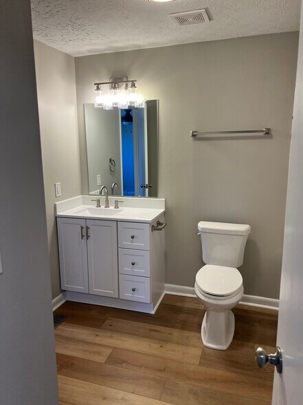 Building Photo - 2002 Lynn Gay Cir