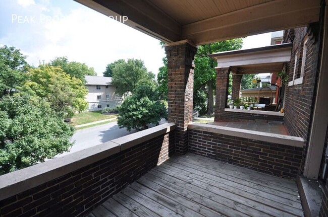 Building Photo - Available Fall 2025! 3 bedroom apartment l...