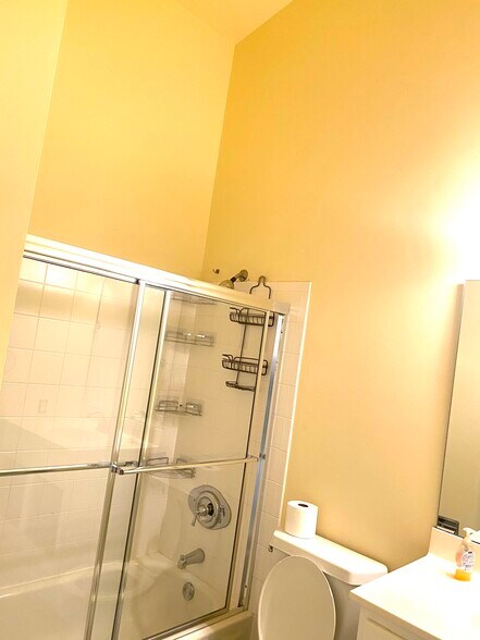 Building Photo - 5785 Kingsbury Pl