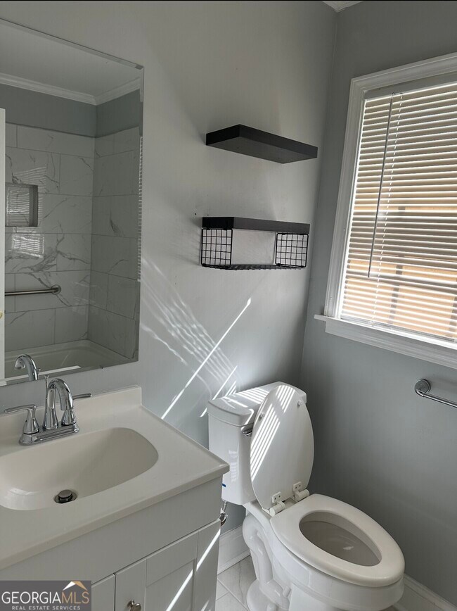 Building Photo - 615 Harris St