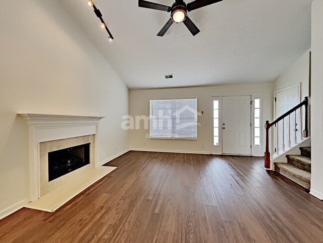 Building Photo - 916 Springs Hill Way