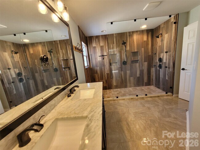 Building Photo - 2728 Sunberry Ln NW