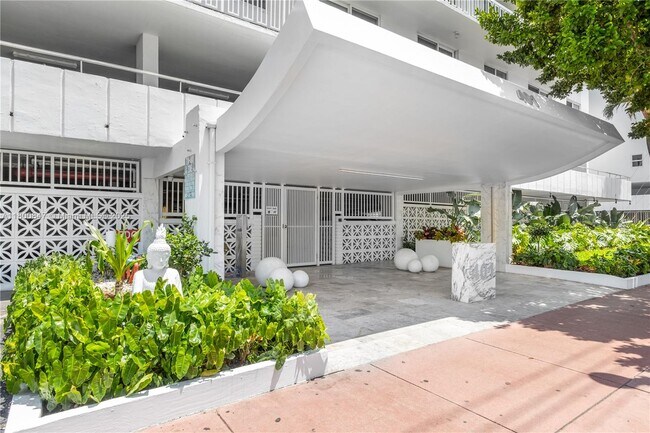 Building Photo - 401 Ocean Dr