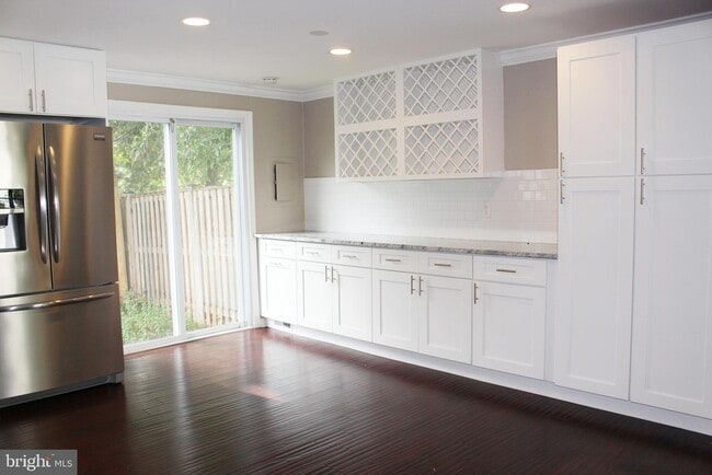 Building Photo - 2055 S Lincoln St