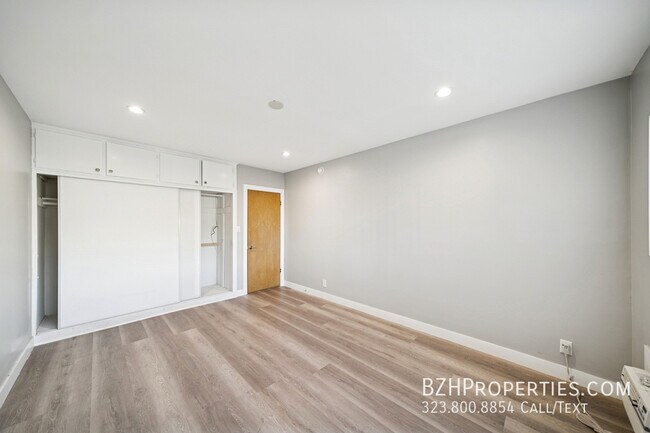 Building Photo - 326 Serrano Ave