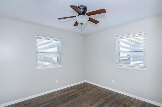 Building Photo - 1208 NE 3rd St