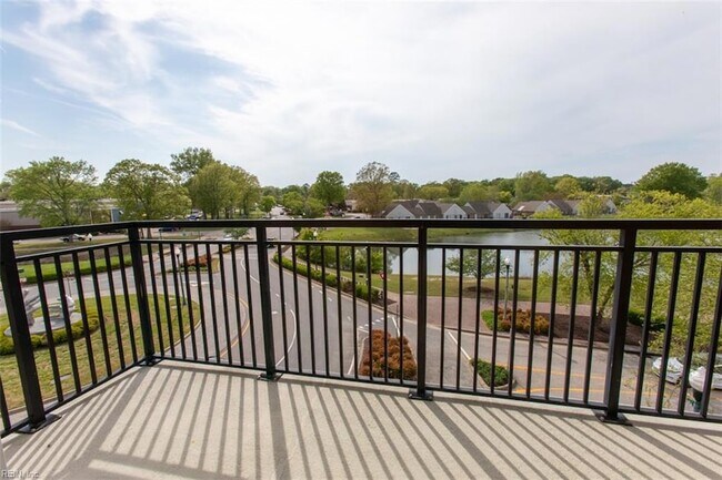 Building Photo - 670 Town Center Dr