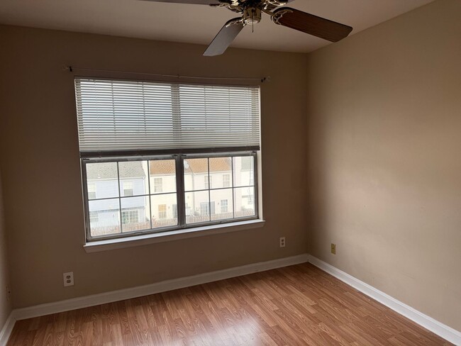 Building Photo - 102 Piccadilly Ln