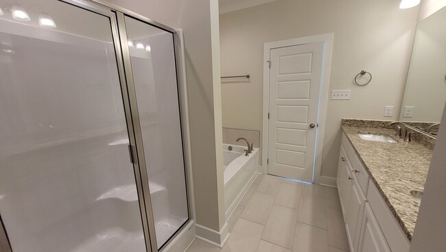 Building Photo - Brand New home in Zachary!