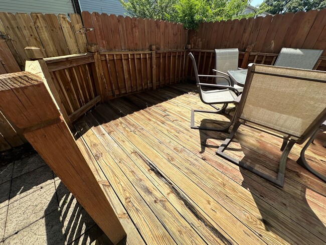 Building Photo - 3-Bedroom Townhome Near Little Creek Naval...