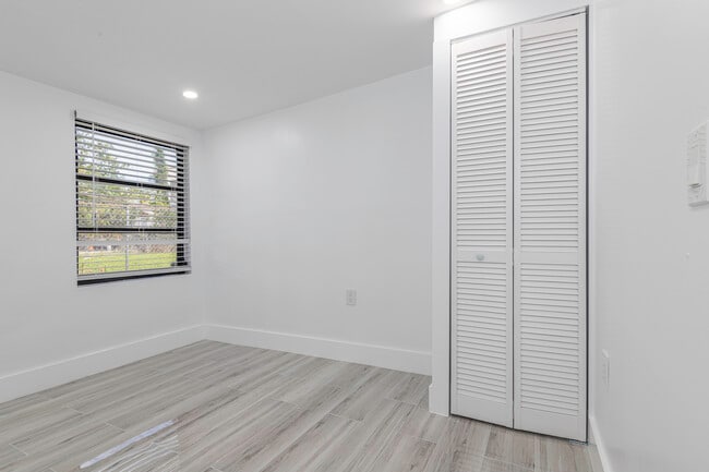 Building Photo - 1313 SW 37th Ave